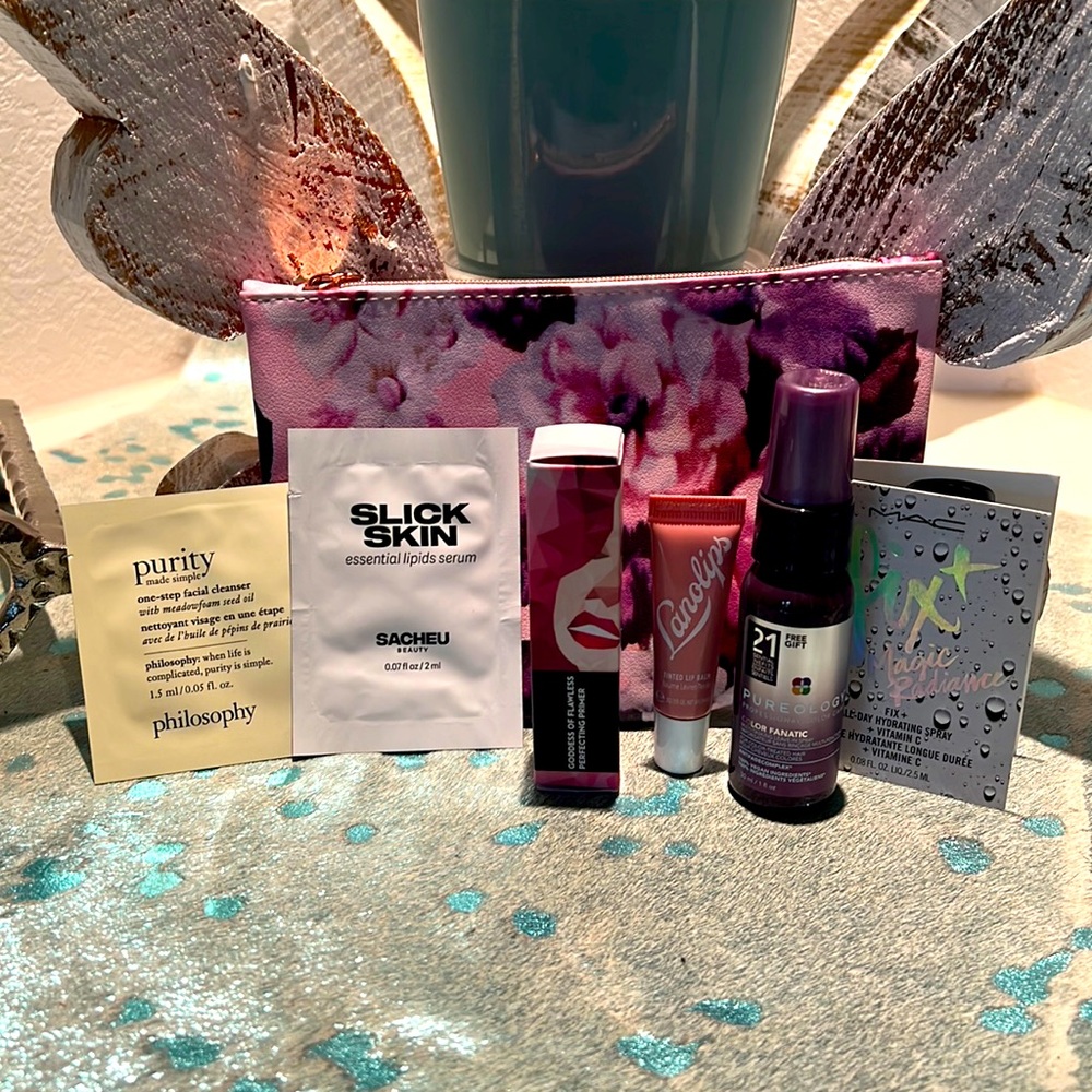 Ipsy bag ❤️ 6 samples